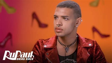 Yvie Oddly posts ‘dick neck’ on Twitter .